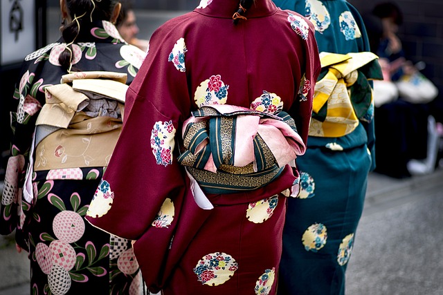 Kimonos, coussins, éventails